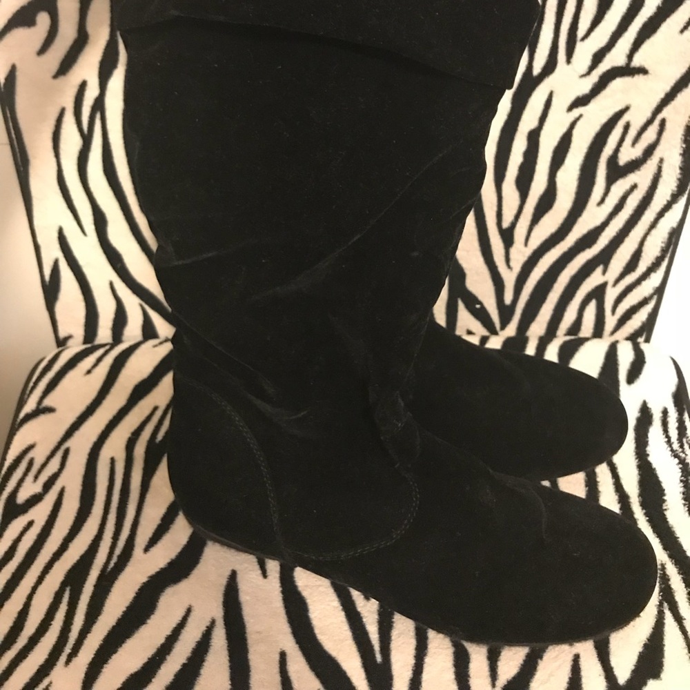 SOLD!! Black faux suede boots!